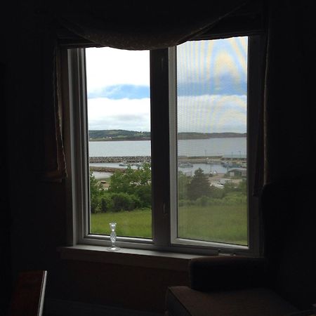 Gillies By The Sea Apartment And Suite Port Hood Room photo